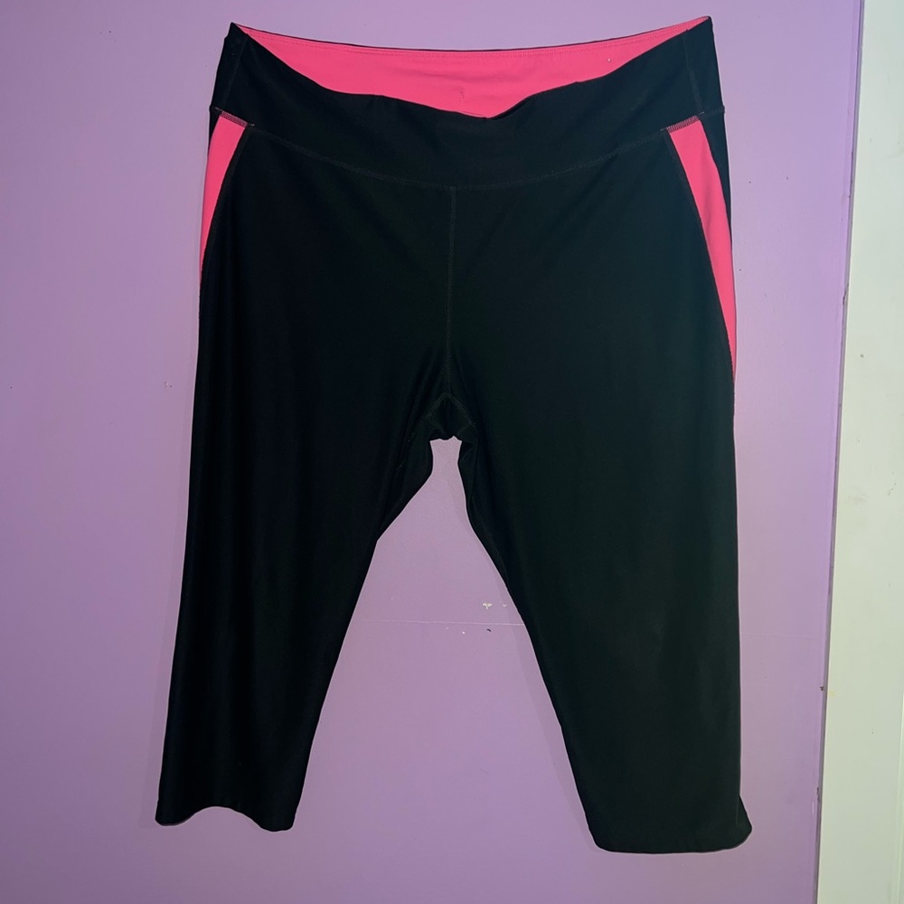 Women’s Black and Pink Capri